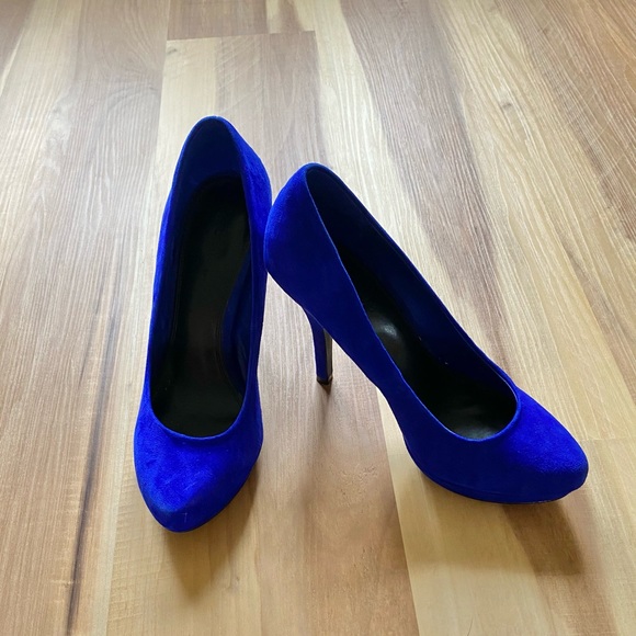 le chateau Shoes - Suede cobalt blue heel